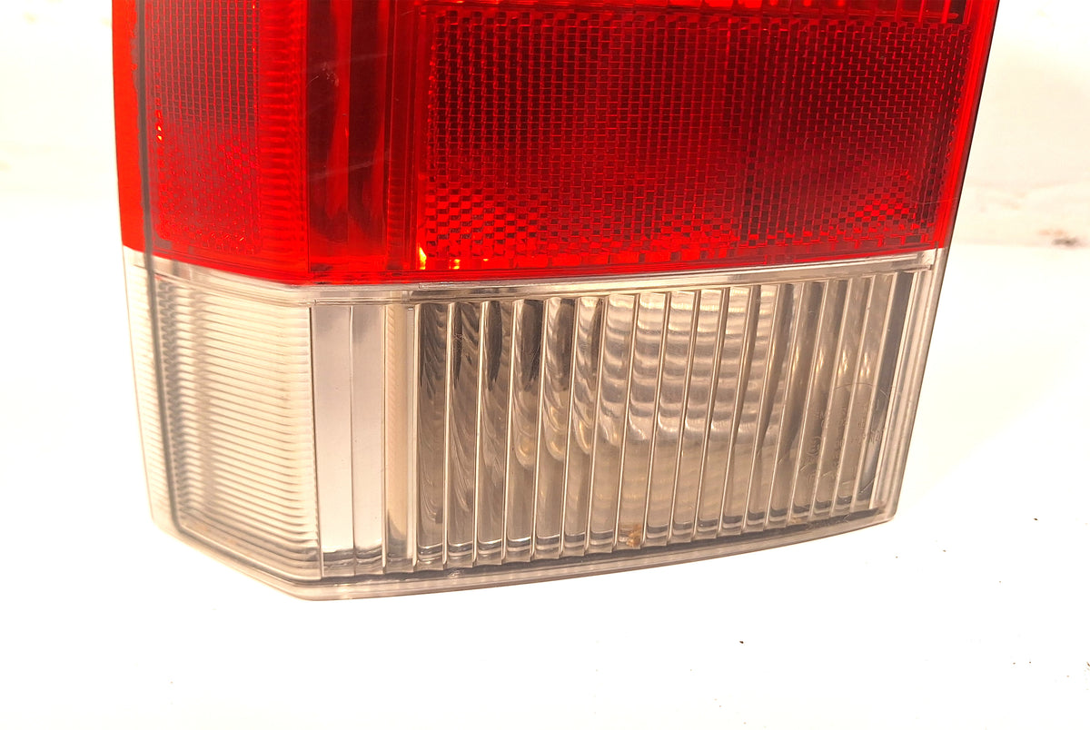 Volvo XC70 / V70 2001 - 2005 Aizmugurējais kreisais lukturis (lietots) 9154497