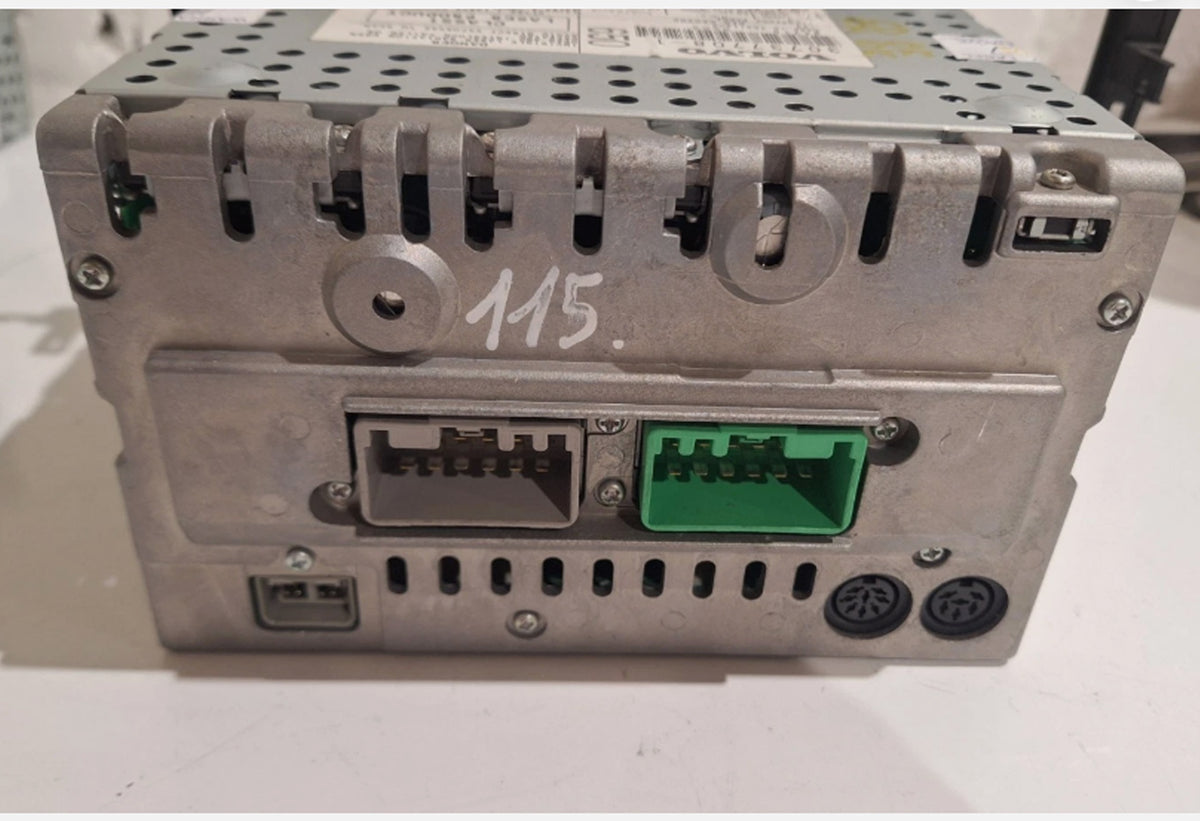 Volvo radio un CD atskaņotājs HU-650 30737708-1 (lietots / atjaunots)
