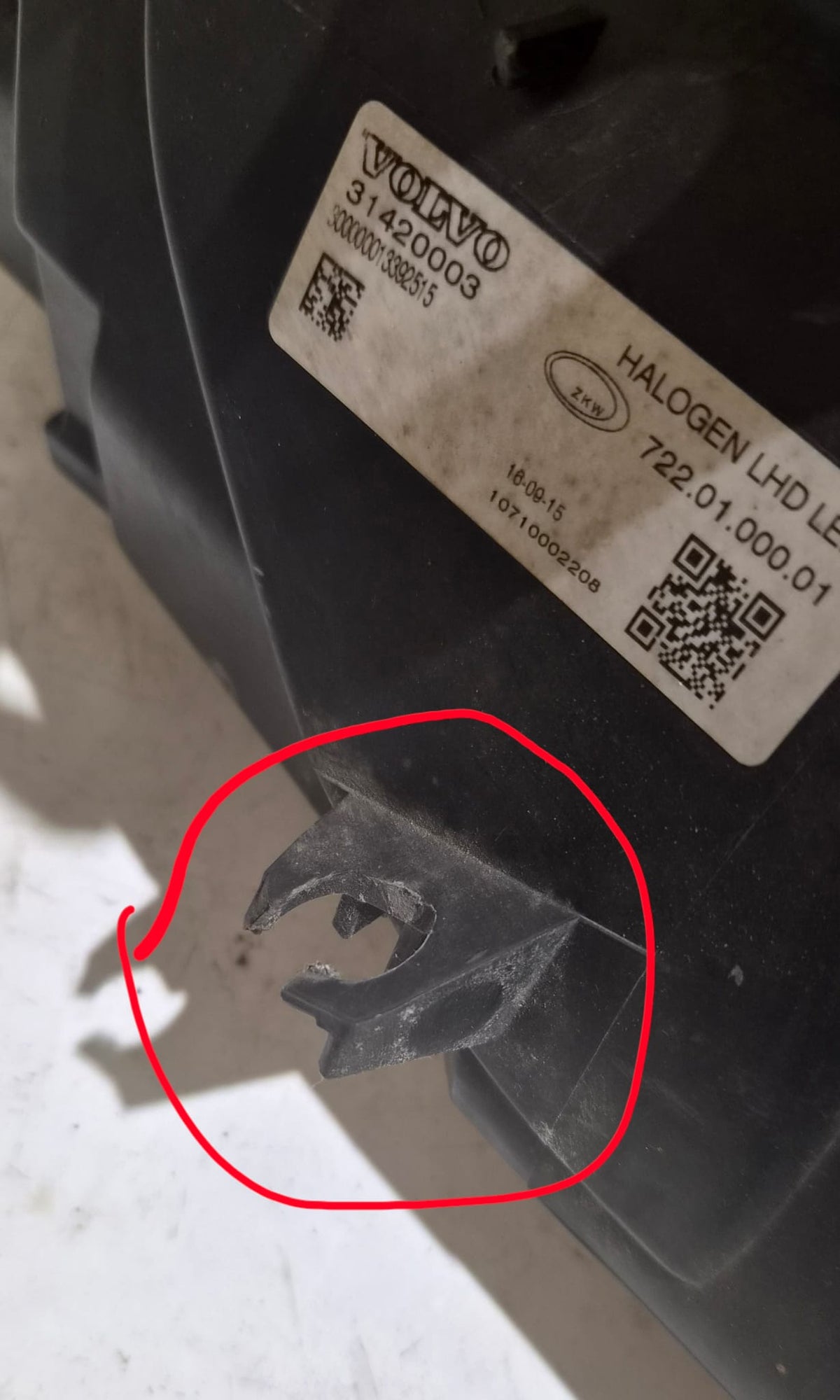 Volvo V40 (2013 - ) hečbeka priekšējais kreisais lukturis / 31420003 OEM (Lietots)