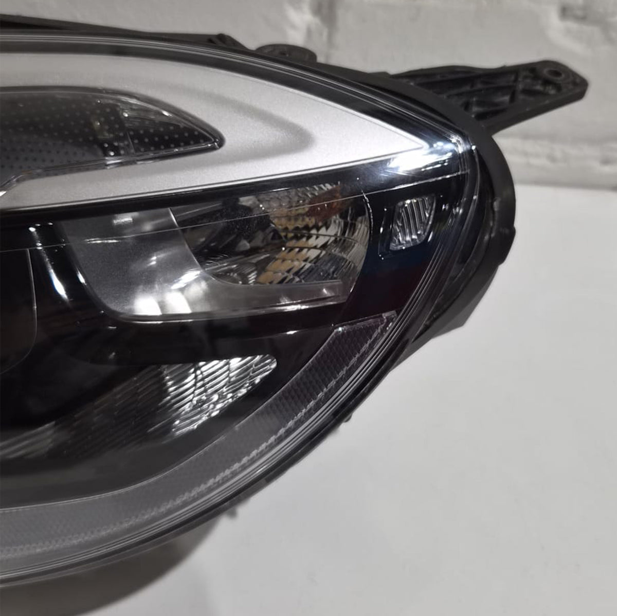 Volvo V40 (2013 - ) hečbeka priekšējais kreisais lukturis / 31420003 OEM (Lietots)