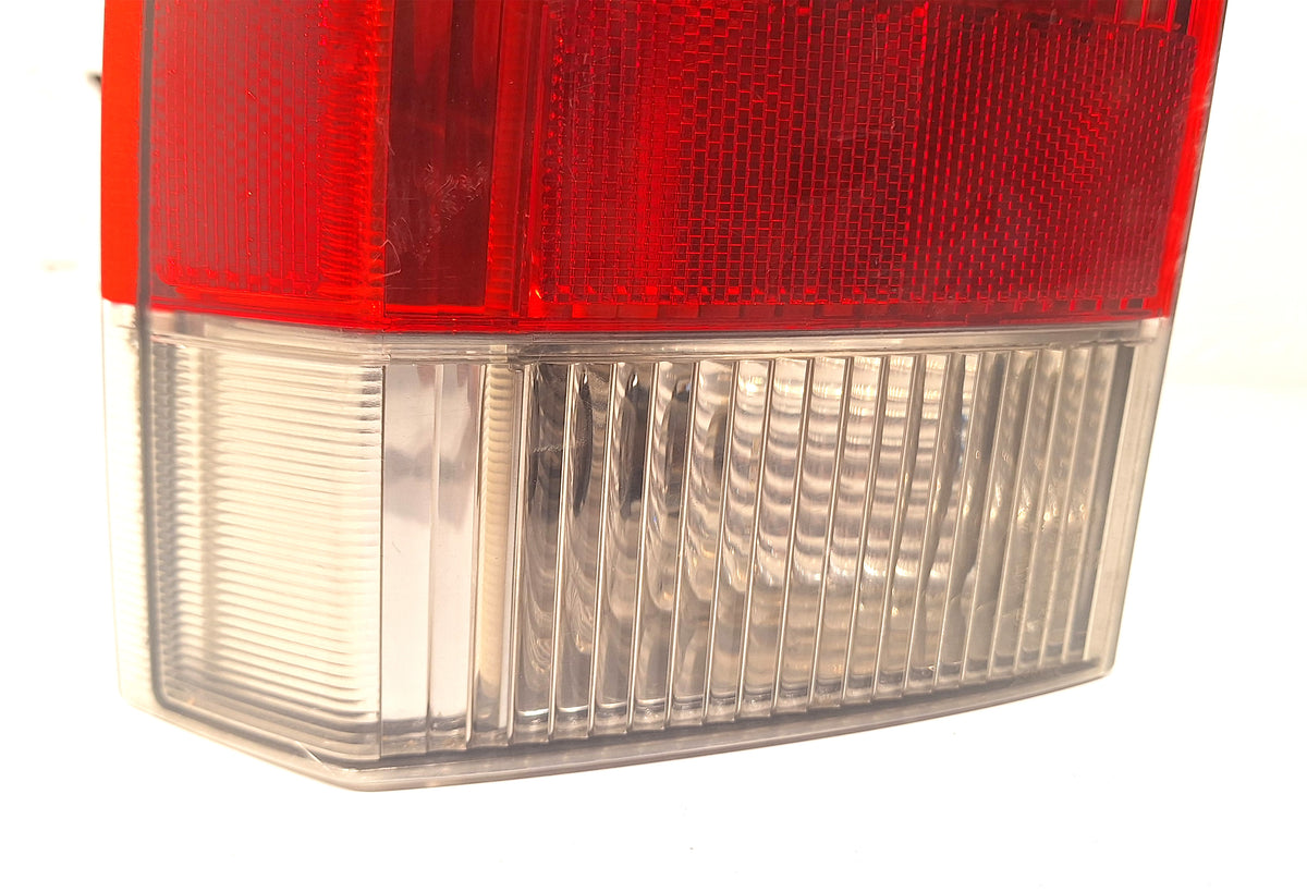 Volvo XC70 / V70 2001 - 2005 Aizmugurējais kreisais lukturis (lietots) 9154497