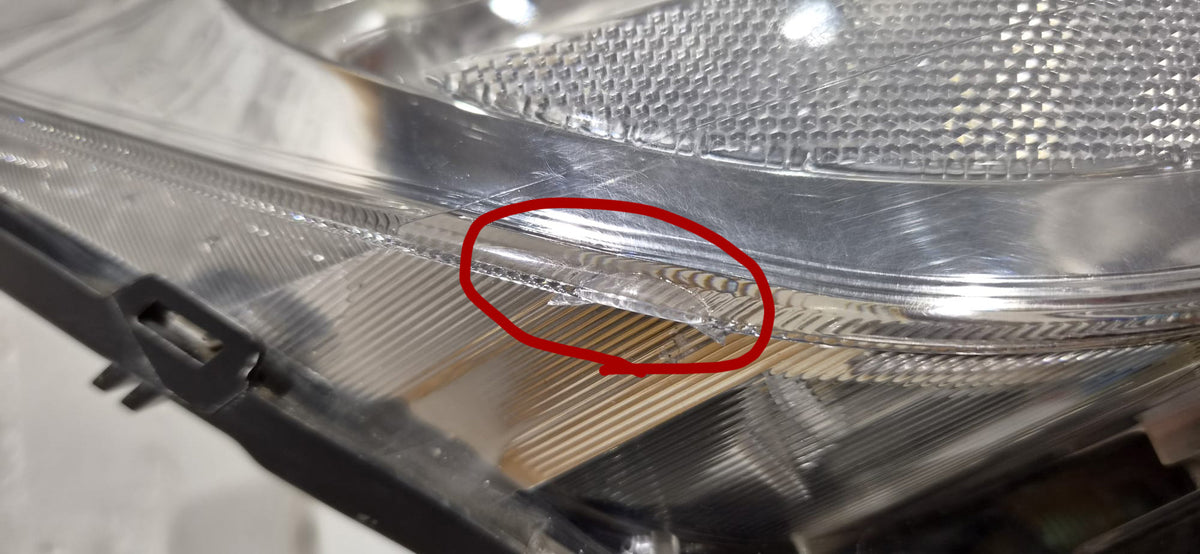 Volvo S60 / V60 priekšējais labais lukturis / 31299991 Ksenona  (lietots)