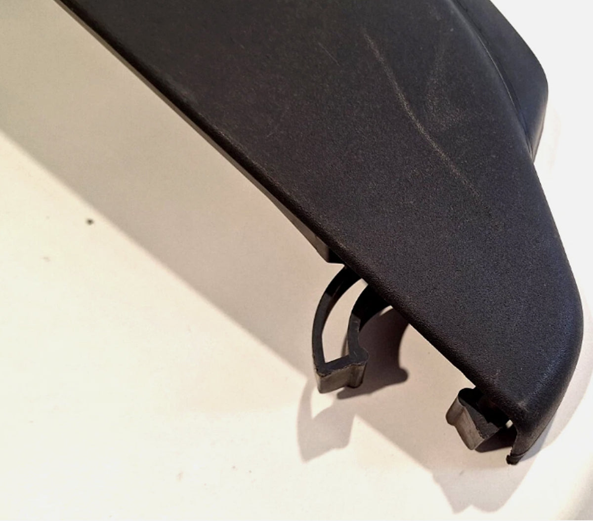 Volvo V60 / S60 / V70 / XC70 / S80  priekšējā kreisā sēdekļa dekoratīvā apdare 39892966 (lietota)