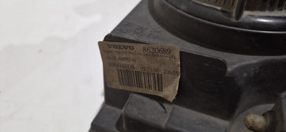 Volvo V70 2002 priekšējais labais lukturis 89004808 / 8620689  (lietots)