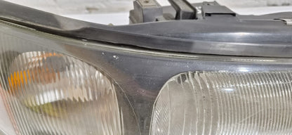 Volvo V70 2002 priekšējais labais lukturis 89004808 / 8620689  (lietots)