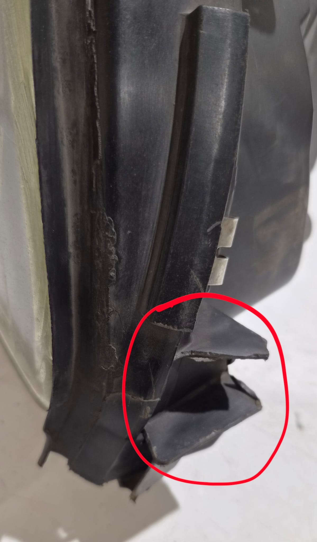 Volvo V70 2002 priekšējais labais lukturis 89004808 / 8620689  (lietots)