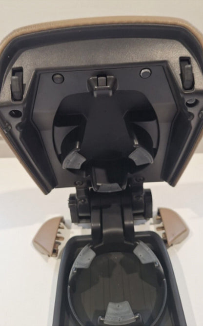 Volvo V70 / XC70 (2005-2007) S60 (2005-2008)  roku balsts /  Elkoņa balsts 30643895 (lietots)