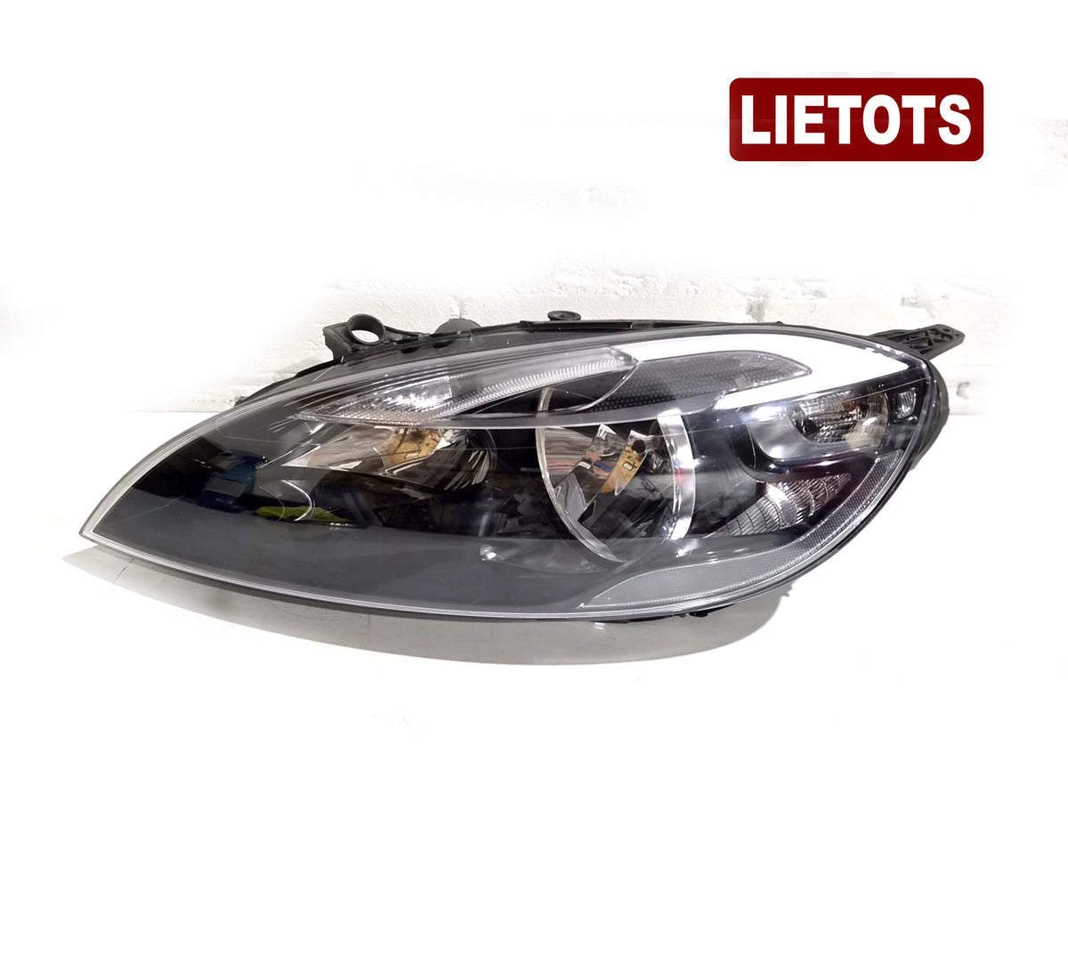 Volvo V40 (2013 - ) hečbeka priekšējais kreisais lukturis / 31420003 OEM (Lietots)