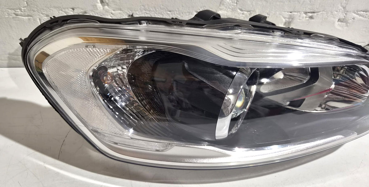Volvo XC60 2016 priekšējais labais lukturis / 31420258 Ksenona (lietots)