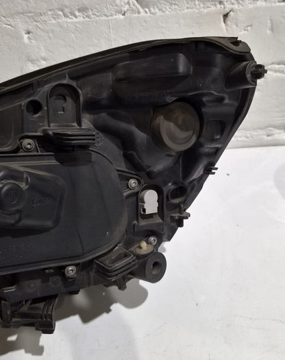 Volvo S60 / V60 priekšējais labais lukturis / 31299991 Ksenona  (lietots)