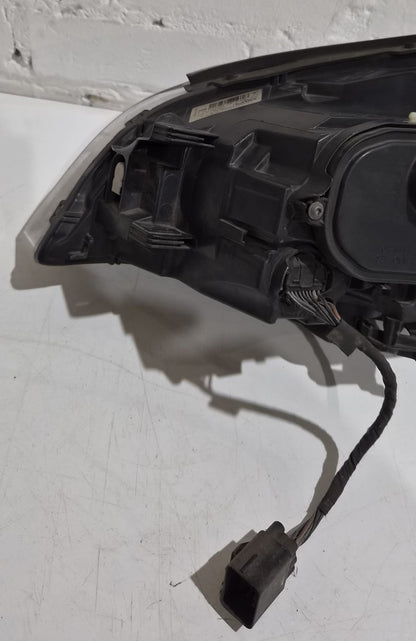 Volvo S60 / V60 priekšējais labais lukturis / 31299991 Ksenona  (lietots)