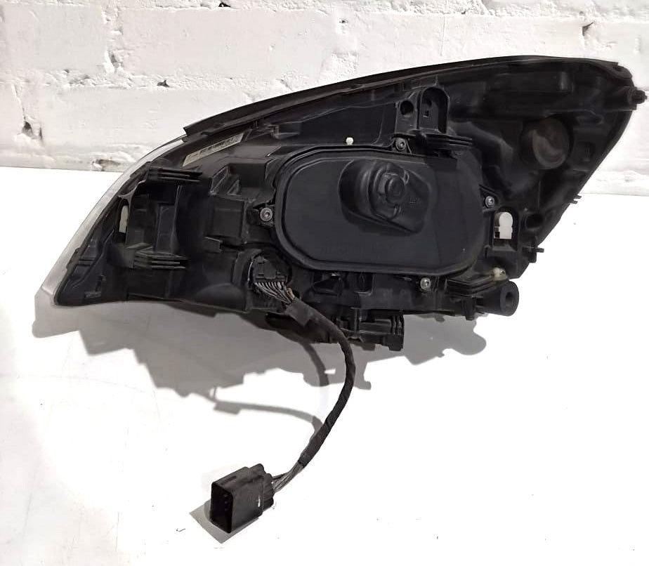 Volvo S60 / V60 priekšējais labais lukturis / 31299991 Ksenona  (lietots)
