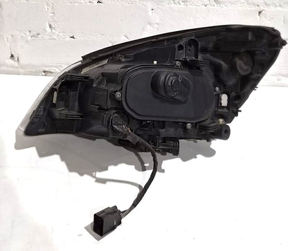 Volvo S60 / V60 priekšējais labais lukturis / 31299991 Ksenona  (lietots)